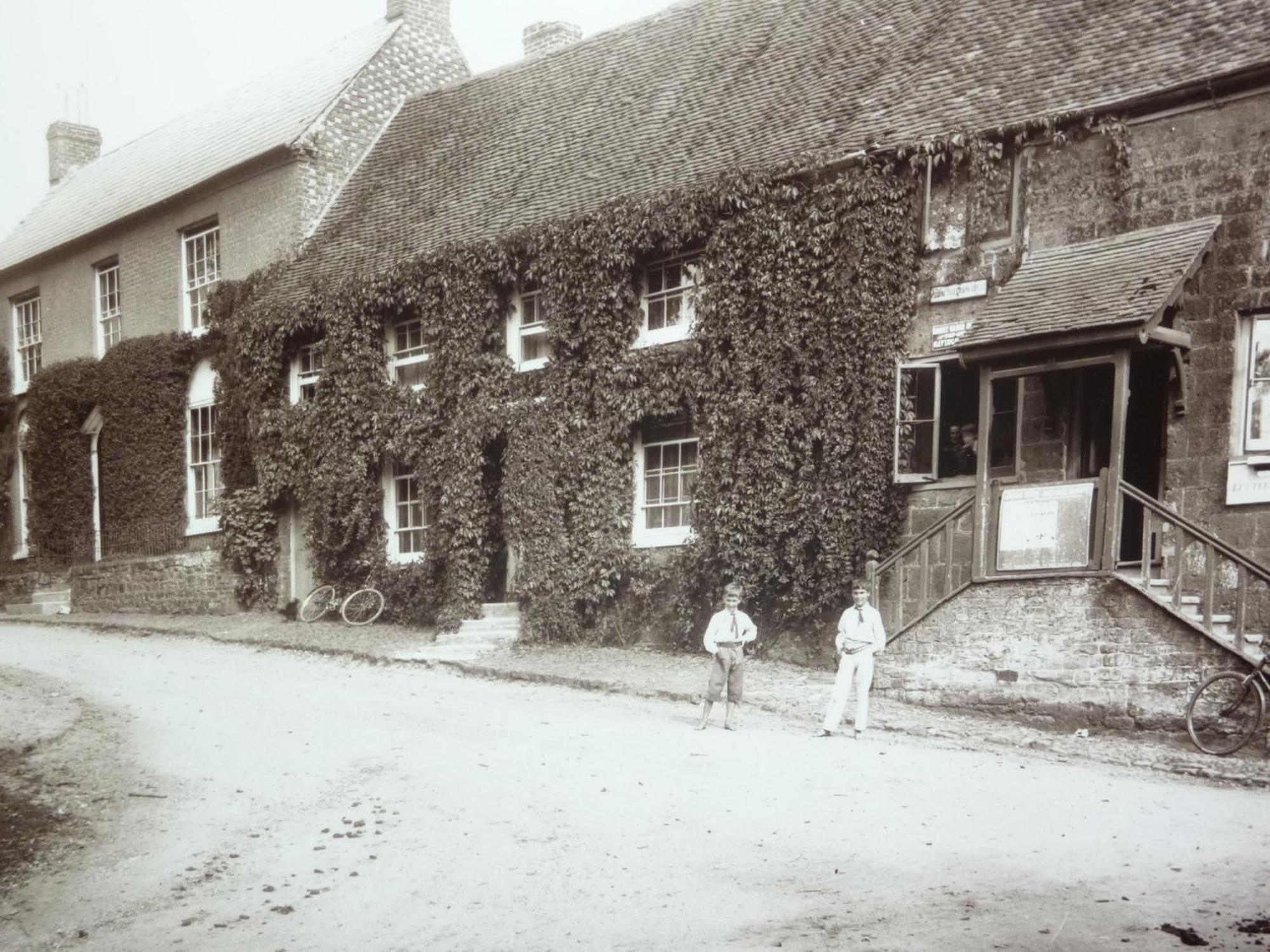 Chequers Hotel Pulborough Exterior photo