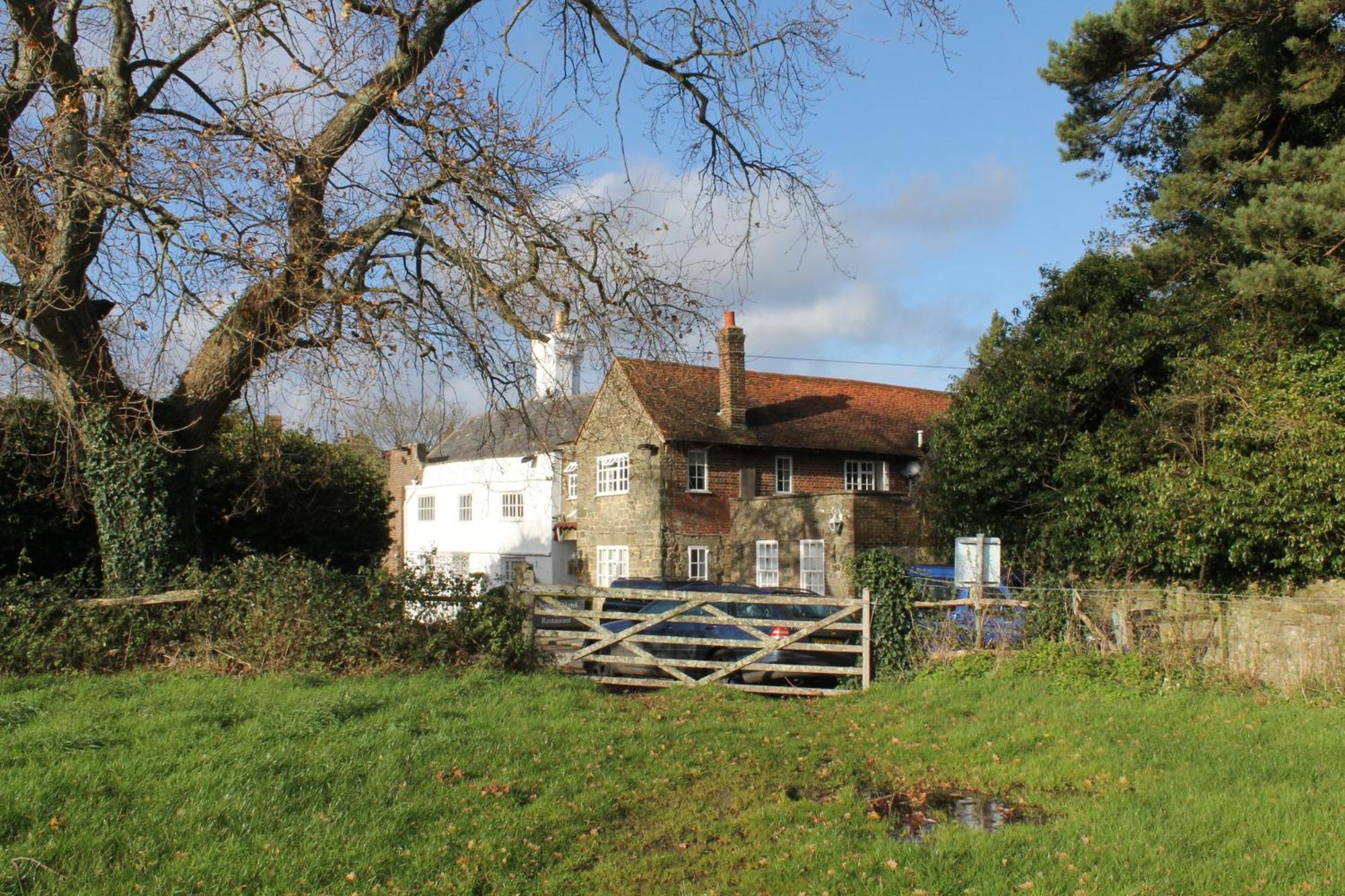 Chequers Hotel Pulborough Exterior photo