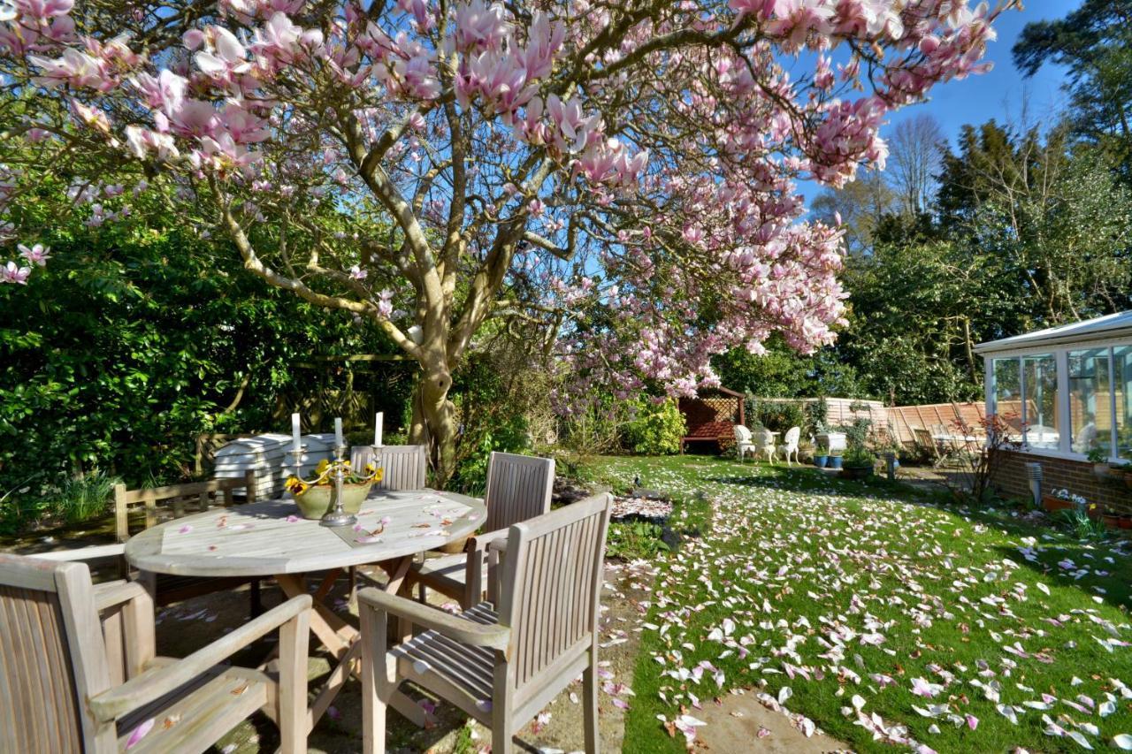 Chequers Hotel Pulborough Exterior photo